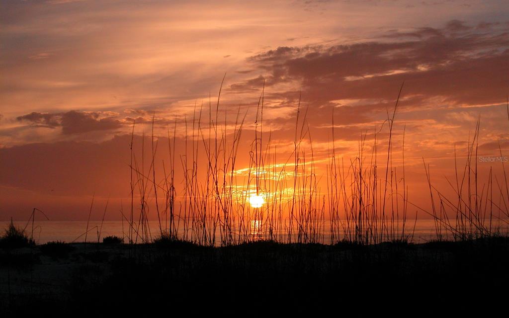 6453 Gulfside Road Longboat Key, FL 34228 - Photo 19 of 21 a view of a sky from balcony