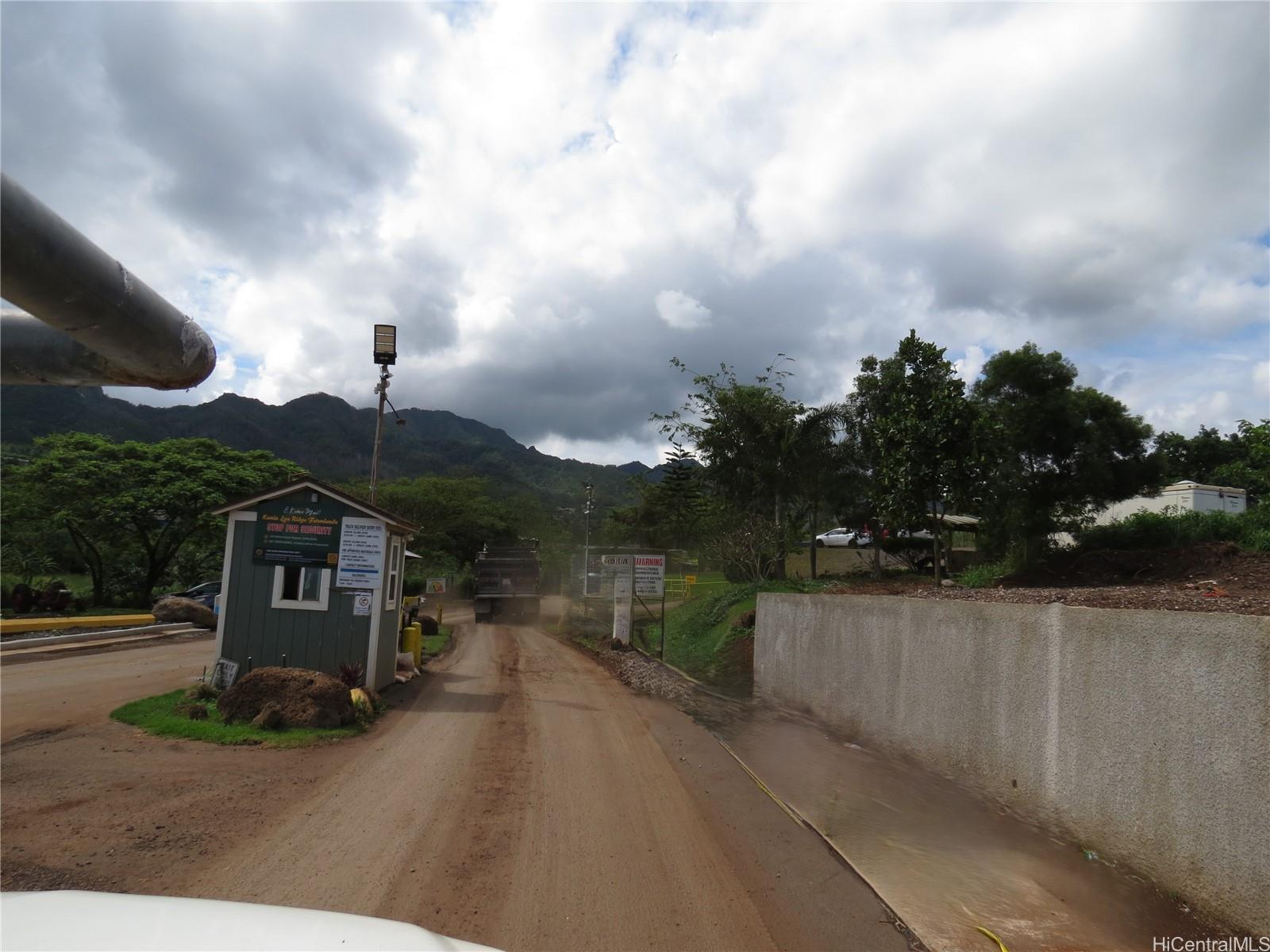 94-1100 Kunia Road, Unit 42F Waipahu, HI 96797 - Photo 5 of 25 a view of a barn with wooden fence
