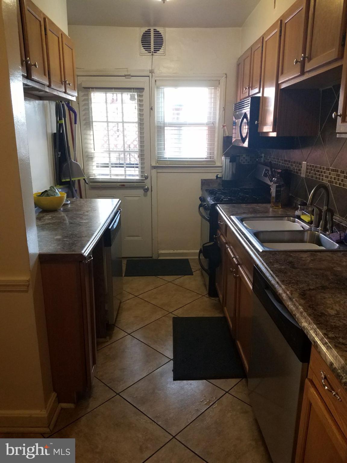 6915 Fieldcrest Road Baltimore, MD 21215 - Photo 5 of 12