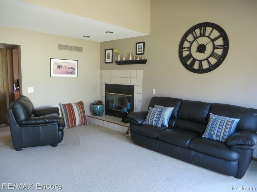 1015 Enfield Road Rochester Hills, MI 48307 - Photo 7 of 32