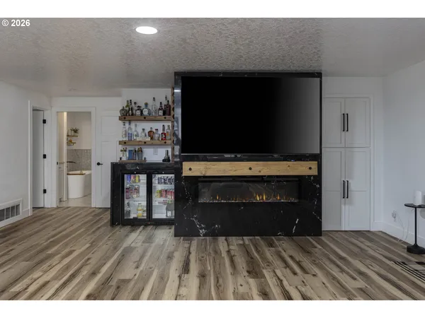 $2,000,000 | 19020 Southwest Christensen Road, McMinnville, OR 97128