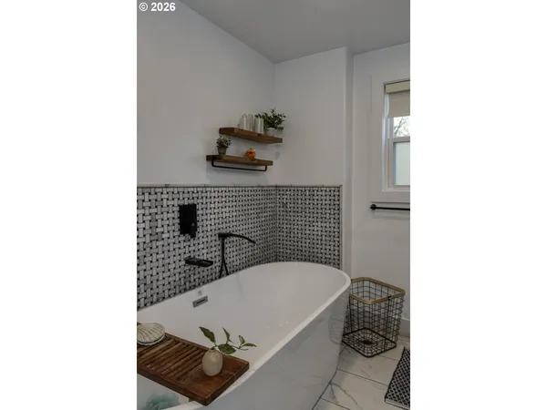 $2,000,000 | 19020 Southwest Christensen Road, McMinnville, OR 97128