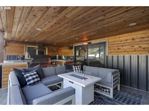 $2,000,000 | 19020 Southwest Christensen Road, McMinnville, OR 97128