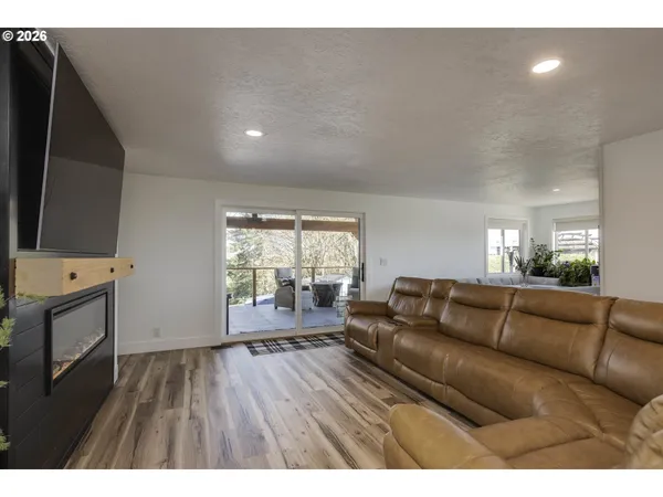 $2,000,000 | 19020 Southwest Christensen Road, McMinnville, OR 97128