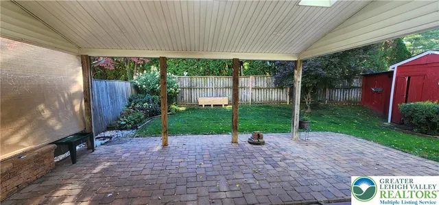 a view of a house with backyard and a garden