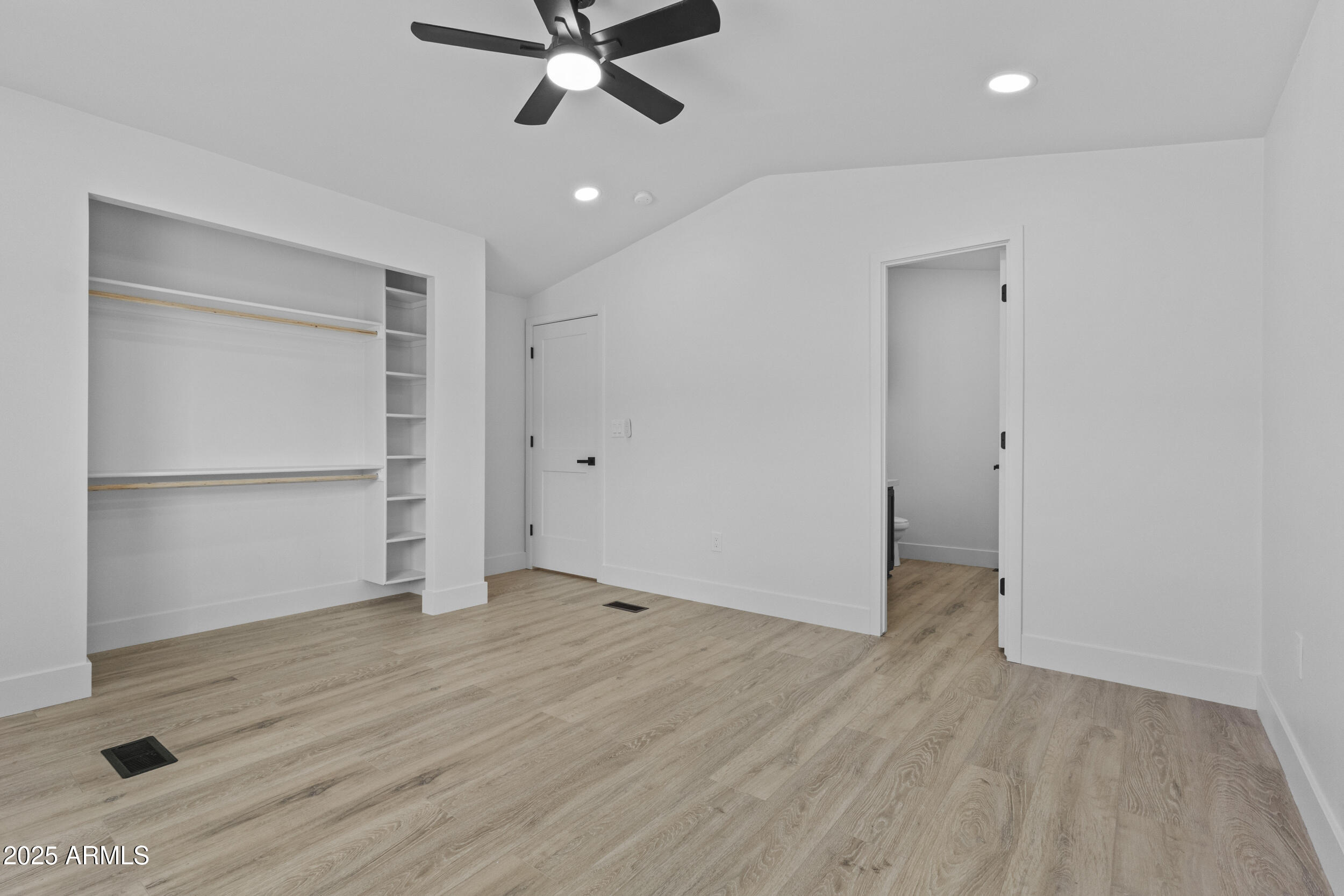 1123 West Summerside Road Phoenix, AZ 85041 - Photo 13 of 22 15_img_4463