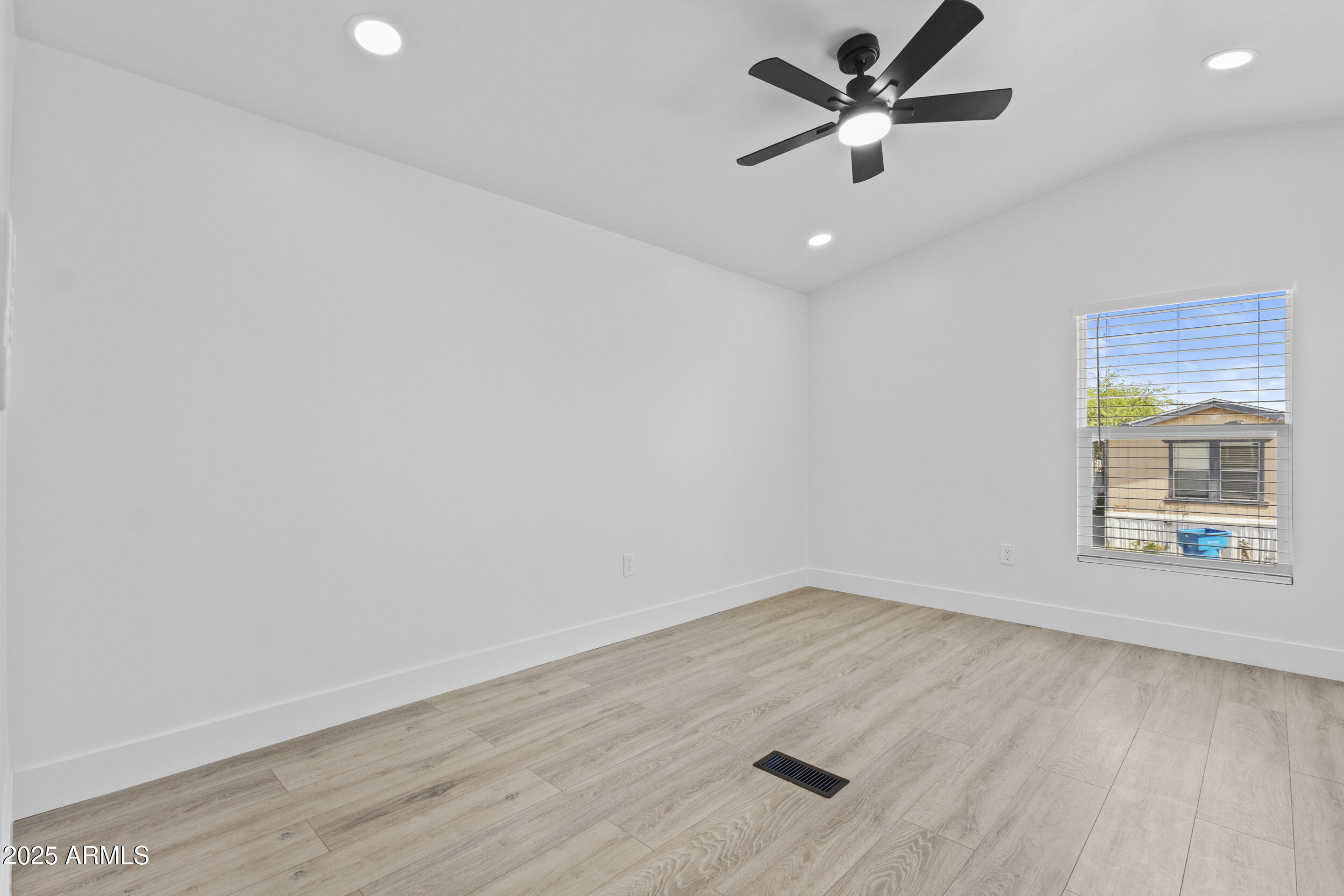 1123 West Summerside Road Phoenix, AZ 85041 - Photo 16 of 22 18_img_4478