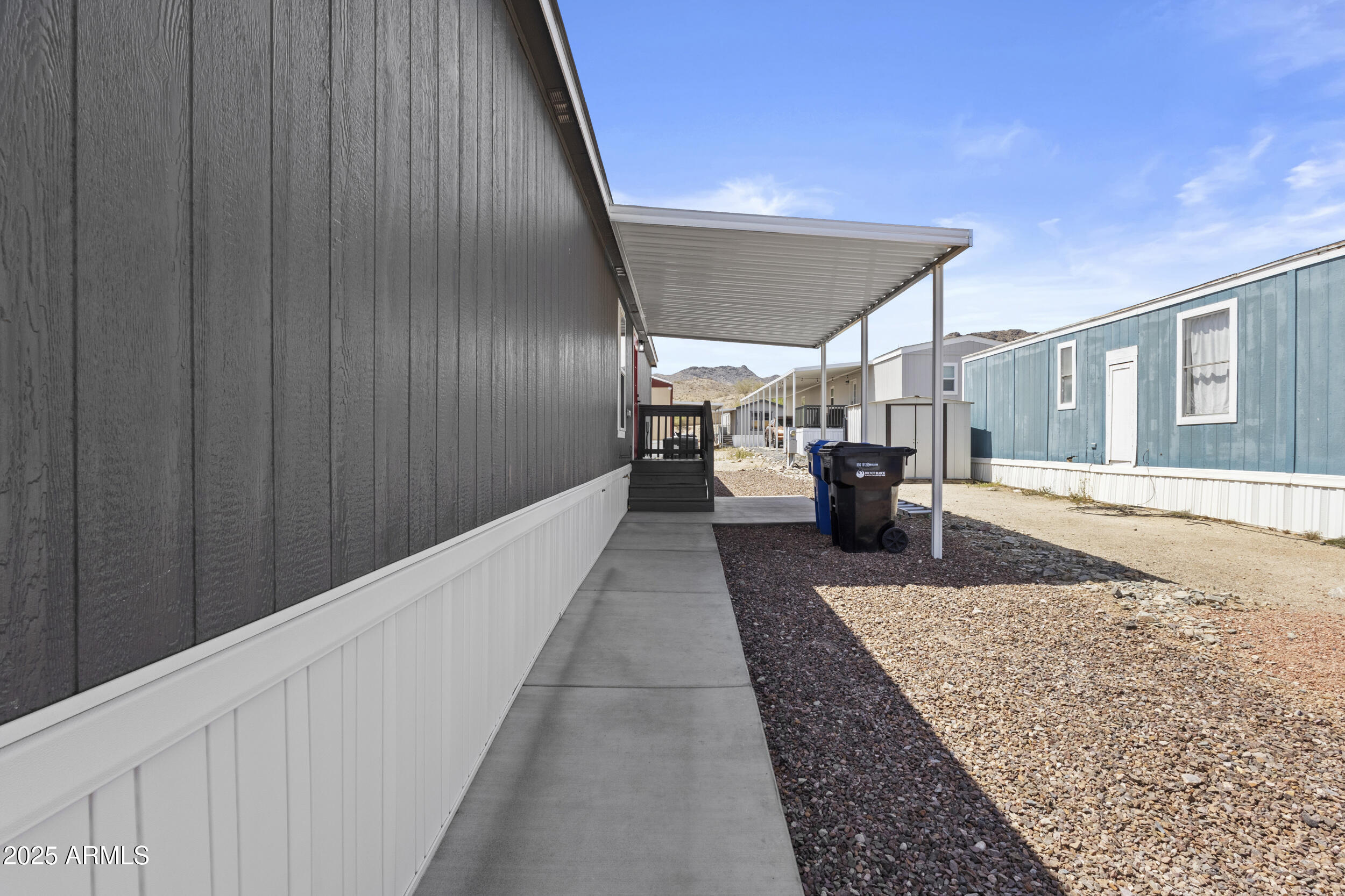 1123 West Summerside Road Phoenix, AZ 85041 - Photo 3 of 22 5_img_4502