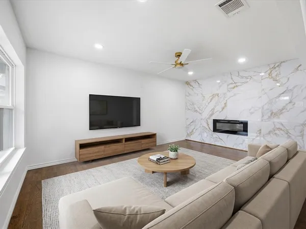 $2,800 | 10209 Casa View Drive, Dallas, TX 75228