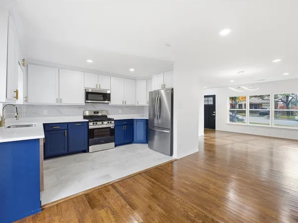 $2,800 | 10209 Casa View Drive, Dallas, TX 75228