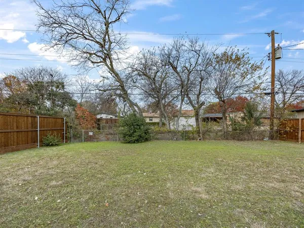 $2,800 | 10209 Casa View Drive, Dallas, TX 75228