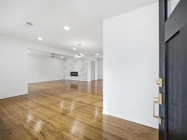 $2,800 | 10209 Casa View Drive, Dallas, TX 75228