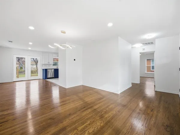 $2,800 | 10209 Casa View Drive, Dallas, TX 75228