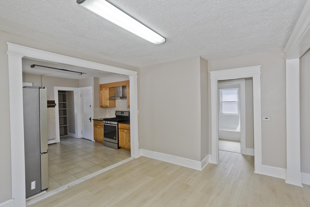 121 Dorset Street Springfield, MA 01108 - Photo 5 of 40