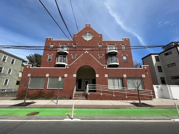 $3,500 | 255 Beacon Street, Unit 4C, Somerville, MA 02143