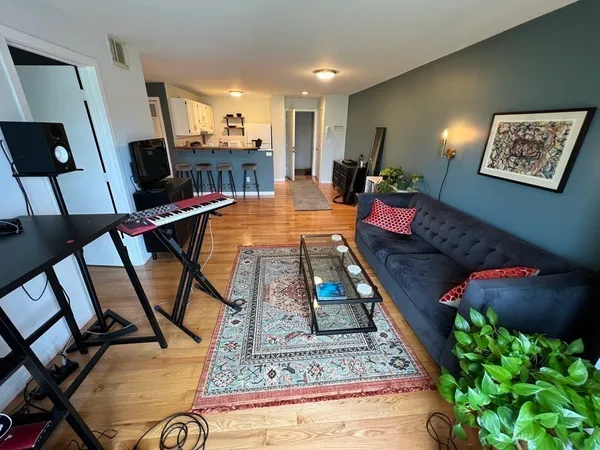 $3,500 | 255 Beacon Street, Unit 4C, Somerville, MA 02143