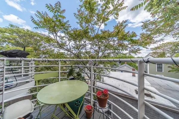 $3,500 | 255 Beacon Street, Unit 4C, Somerville, MA 02143