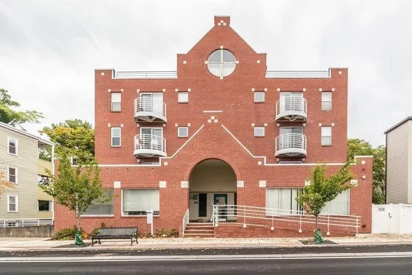 $3,500 | 255 Beacon Street, Unit 4C, Somerville, MA 02143