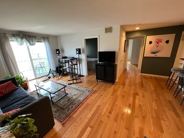 $3,500 | 255 Beacon Street, Unit 4C, Somerville, MA 02143