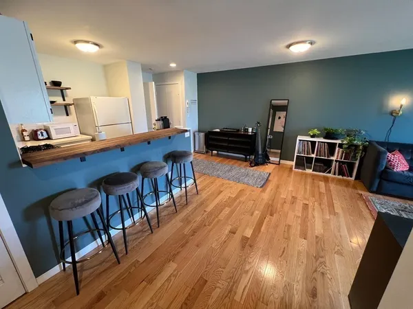 $3,500 | 255 Beacon Street, Unit 4C, Somerville, MA 02143