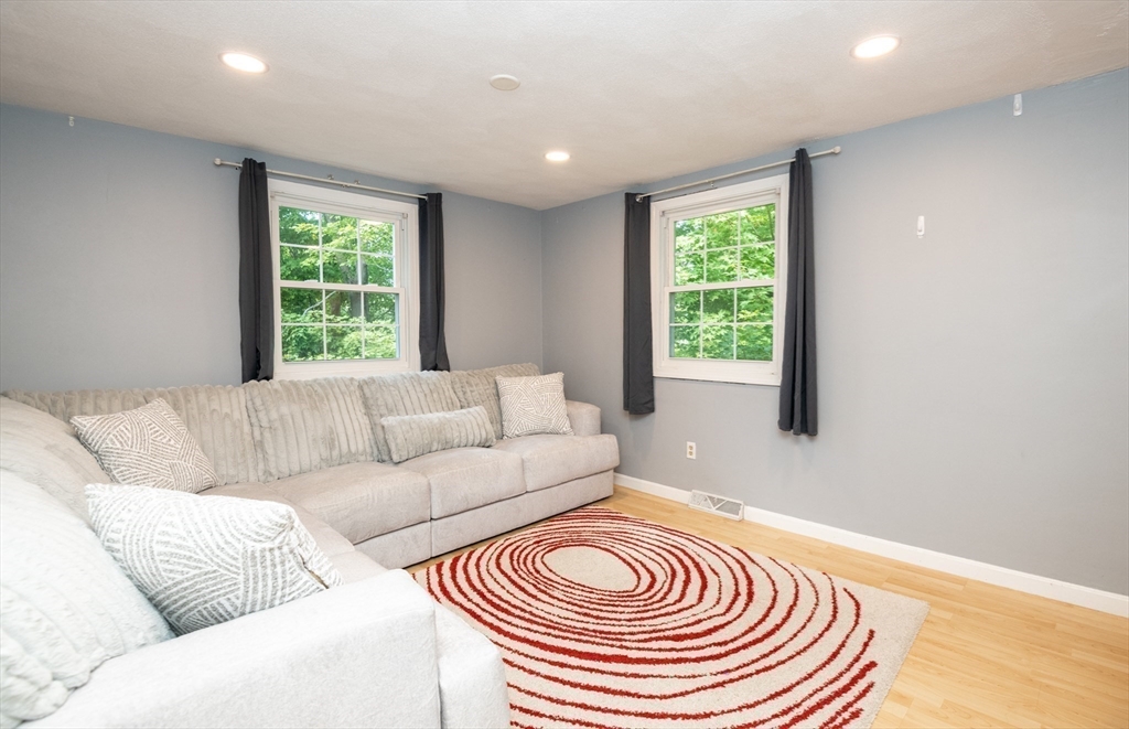 17 Sunnyside Road Woburn, MA 01801 - Photo 18 of 40 Gallery Image 18