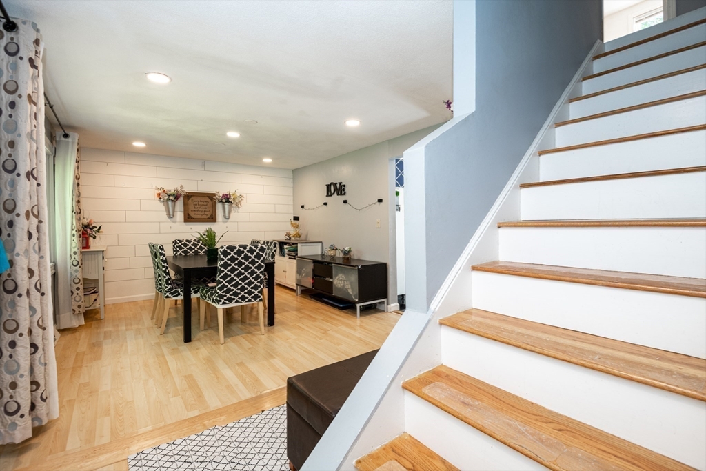17 Sunnyside Road Woburn, MA 01801 - Photo 4 of 40 Gallery Image 4