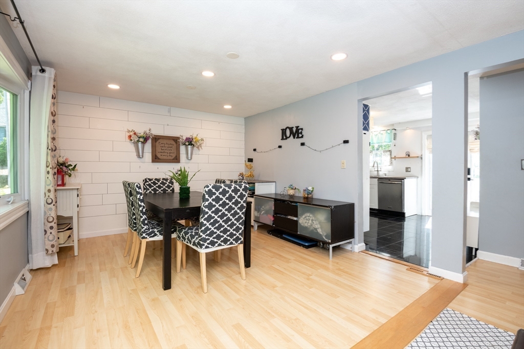 17 Sunnyside Road Woburn, MA 01801 - Photo 5 of 40 Gallery Image 5