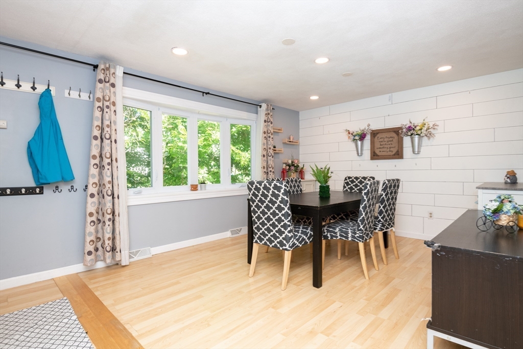 17 Sunnyside Road Woburn, MA 01801 - Photo 6 of 40 Gallery Image 6