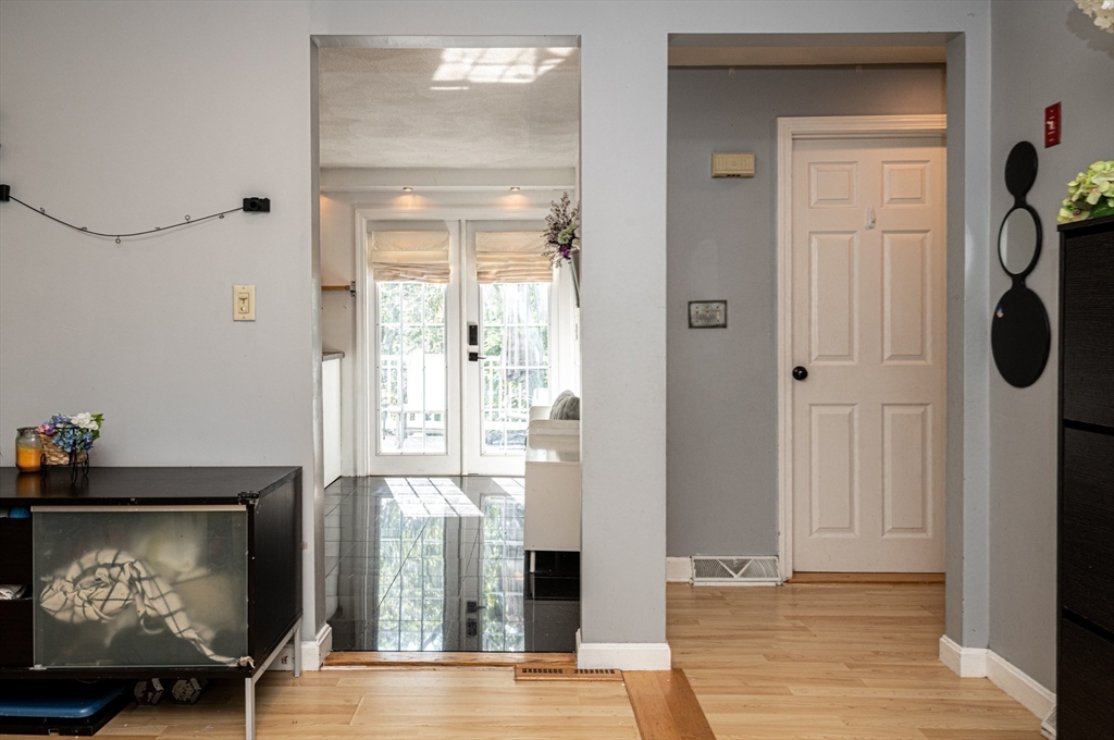 17 Sunnyside Road Woburn, MA 01801 - Photo 8 of 40 Gallery Image 8