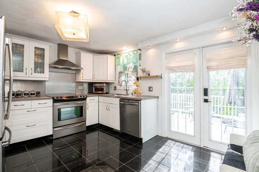 17 Sunnyside Road Woburn, MA 01801 - Photo 9 of 40 Gallery Image 9
