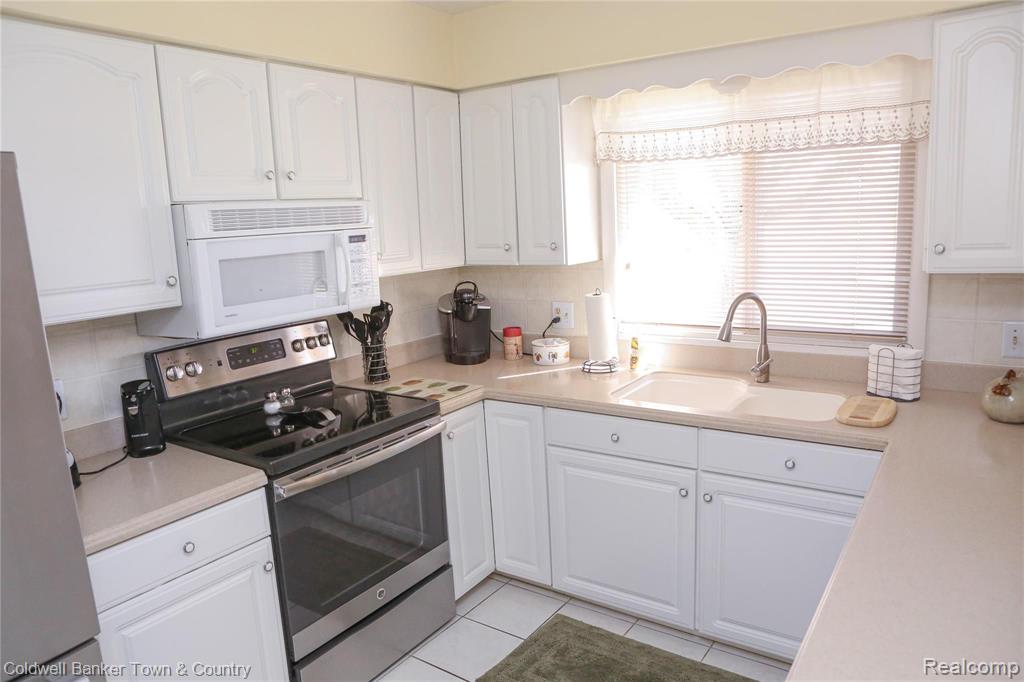 3064 West Coon Lake Road Howell, MI 48843 - Photo 16 of 47
