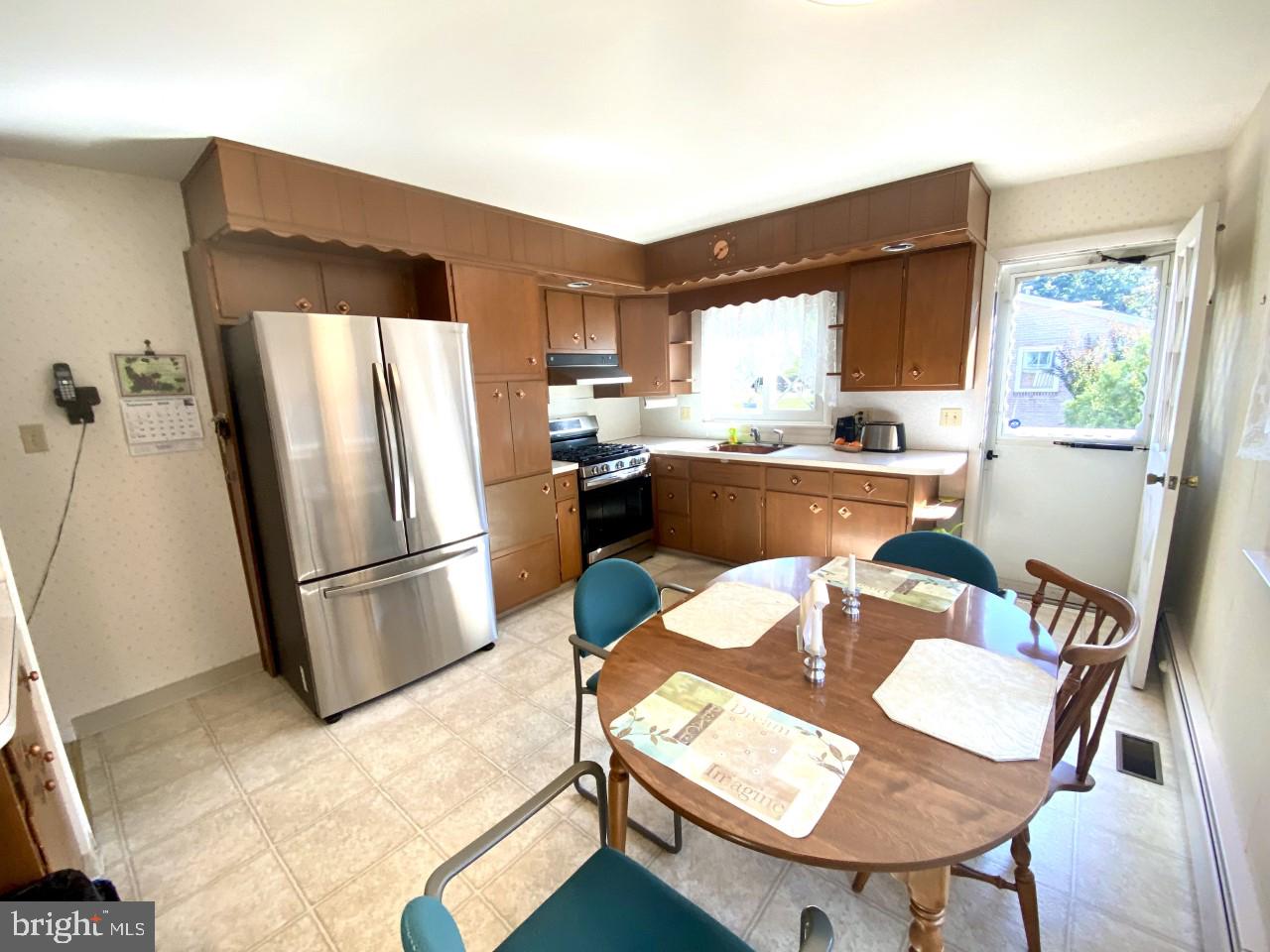 140 Grandview Drive Reading, PA 19607 - Photo 4 of 25 Eat in Kitchen, New Stove and Refrigerator
