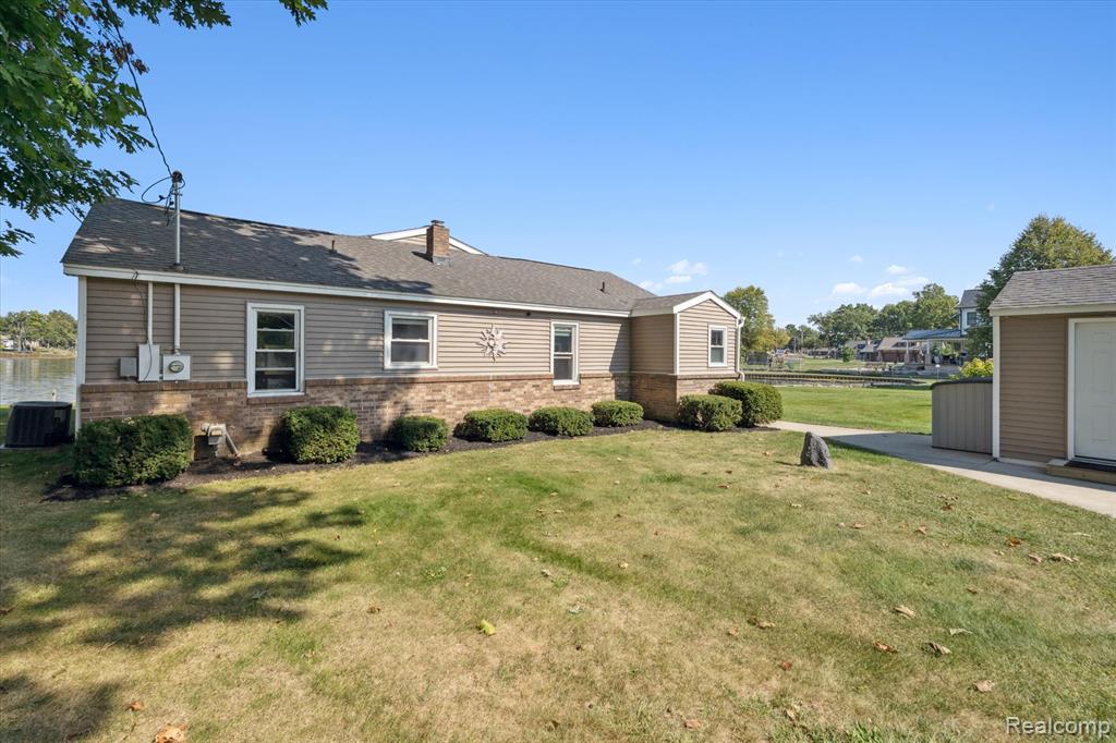 2236 Grove Park Road Fenton, MI 48430 - Photo 2 of 50