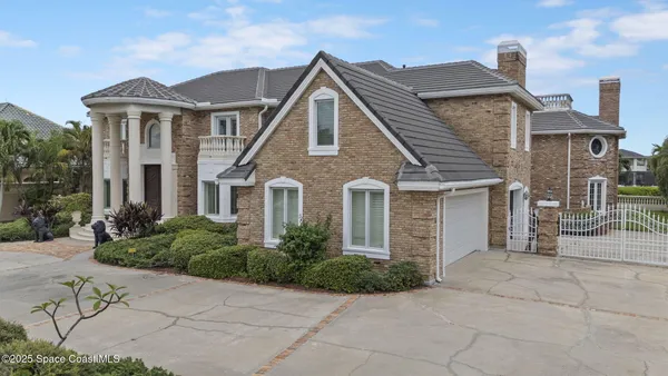 $2,900,000 | 142 Lansing Island Drive, Indian Harbour Beach, FL 32937