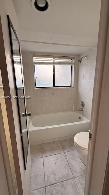 9691 Southwest 138th Avenue, Unit QC2L Miami, FL 33186 - Photo 7 of 48 a bathroom with a tub a toilet a sink and a bath tub