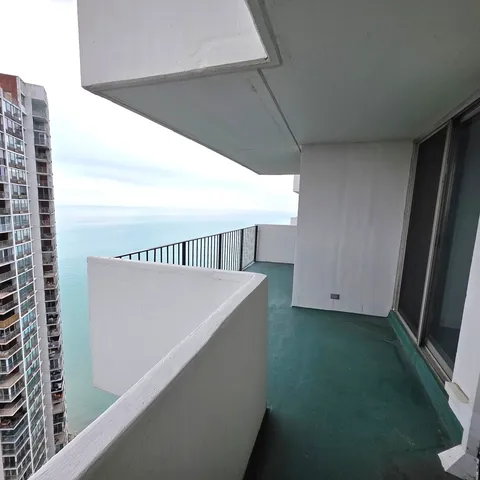 $2,950 | 6033 North Sheridan Road, Unit 35F, Chicago, IL 60660