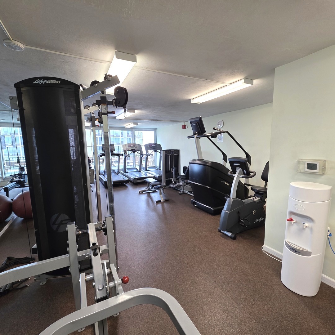 6033 North Sheridan Road, Unit 35F Chicago, IL 60660 - Photo 19 of 26 a view of a room with gym equipment