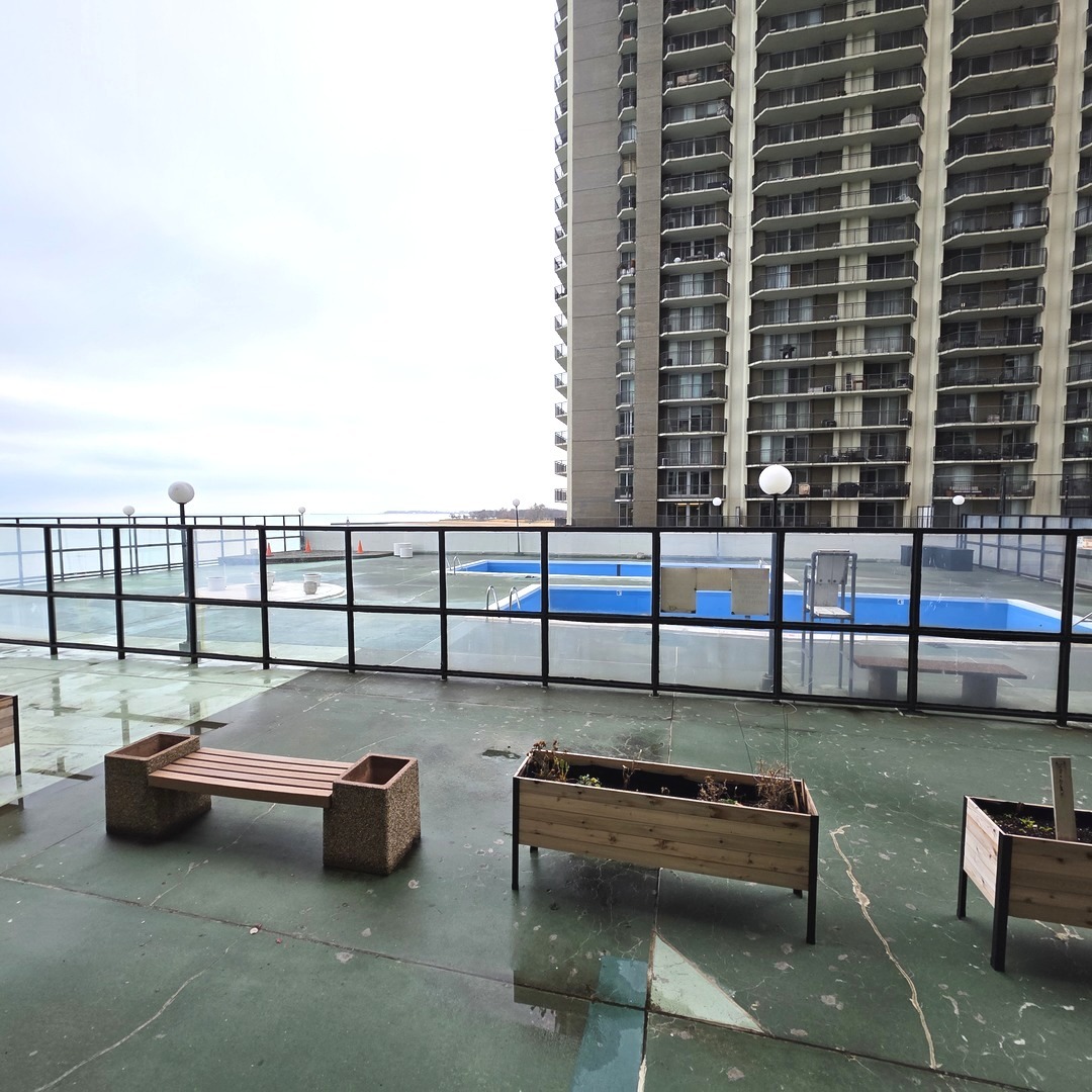 6033 North Sheridan Road, Unit 35F Chicago, IL 60660 - Photo 20 of 26 a view of swimming pool with outdoor seating
