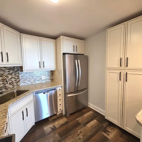 $2,950 | 6033 North Sheridan Road, Unit 35F, Chicago, IL 60660