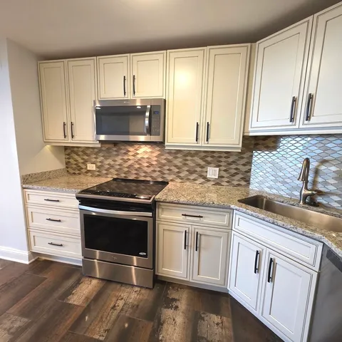 $2,950 | 6033 North Sheridan Road, Unit 35F, Chicago, IL 60660