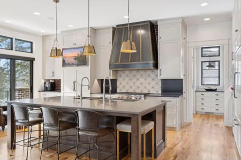 $3,275,000 | 373 Park Street East, Wayzata, MN 55391