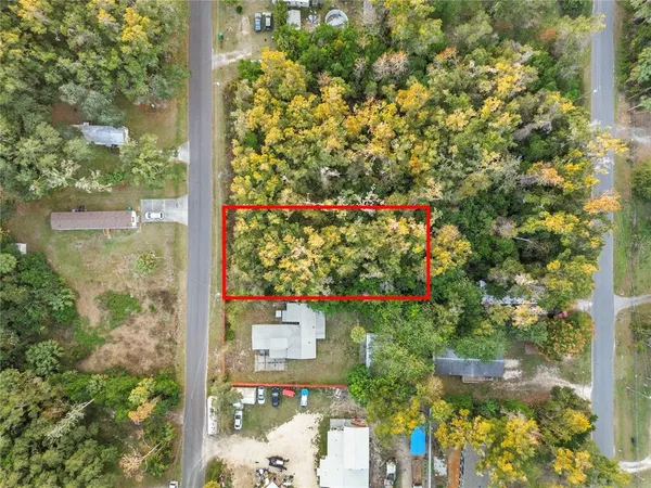 an aerial view of a yard