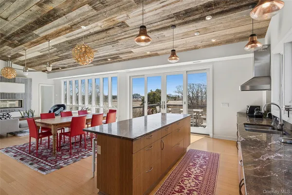 $2,499,000 | 32 Tuthill Lane, Remsenburg, NY 11960