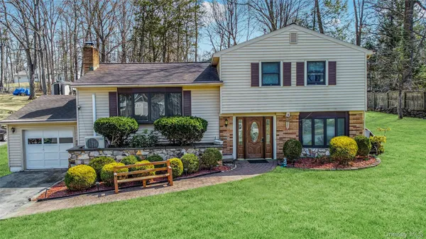 $525,000 | 10 Horizon Hill Drive, Poughkeepsie, NY 12603