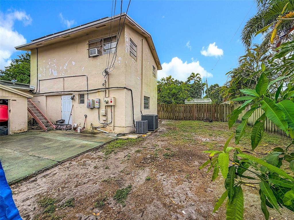 7141 Custer Street Hollywood, FL 33024 - Photo 65 of 84 a backyard of a house