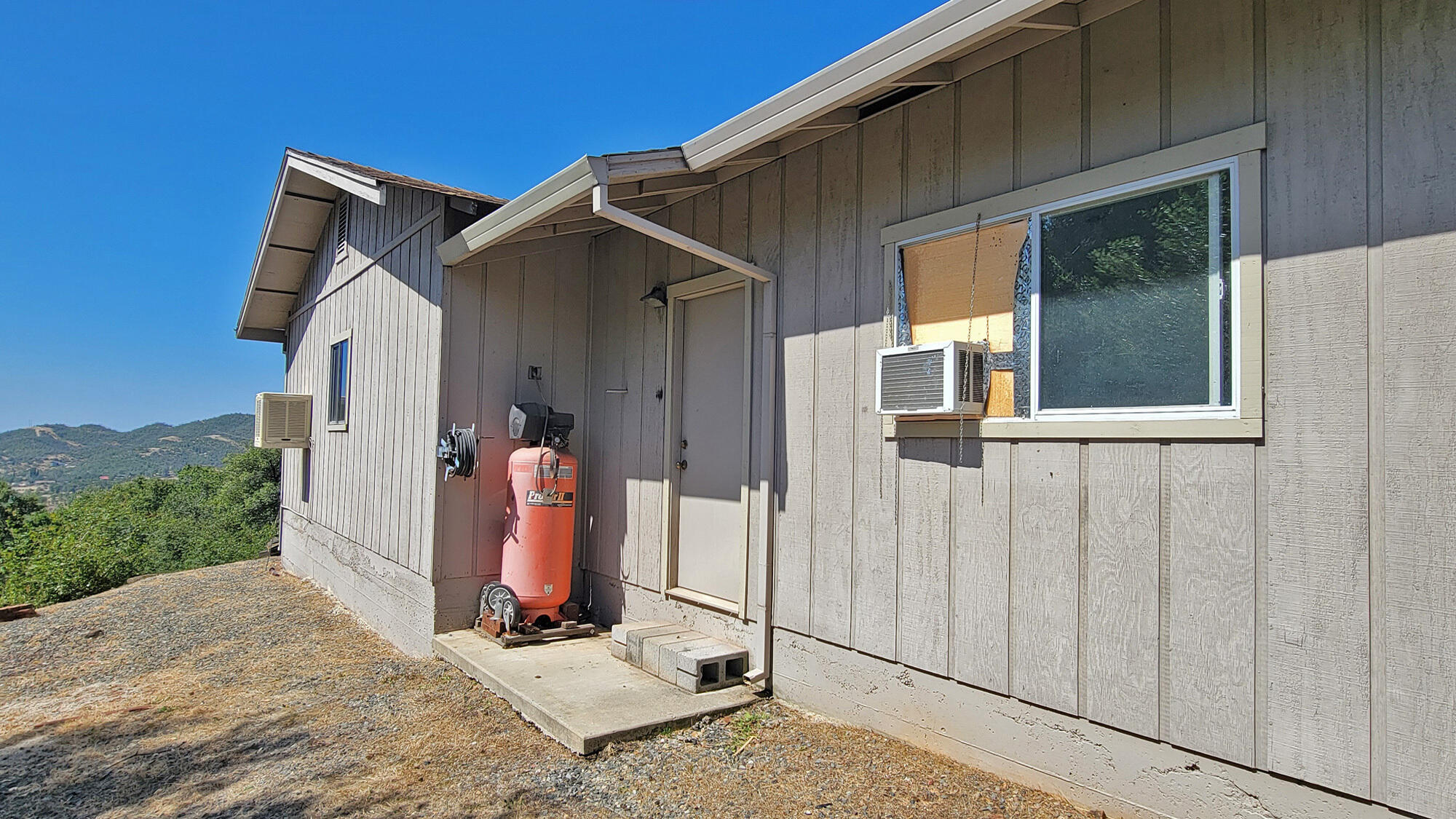 15723 Highland Point Way Redding, CA 96001 - Photo 38 of 40 shop-exterior2