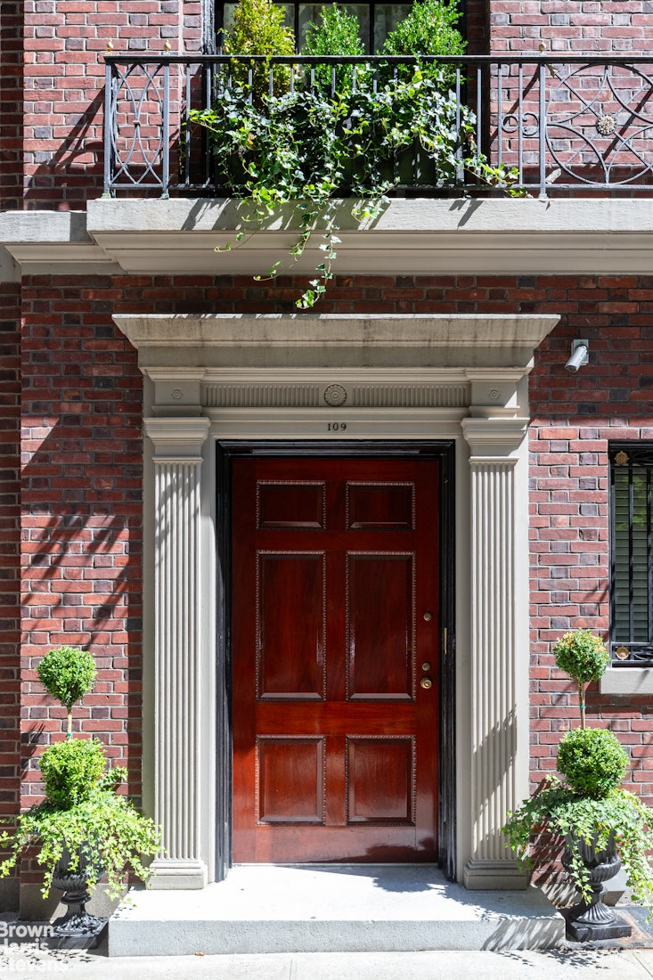 109 East 69th Street Manhattan, NY 10021 - Photo 2 of 12
