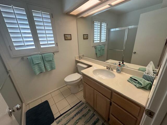 41694 Preston Trail Palm Desert, CA 92211 - Photo 15 of 20 a bathroom with a sink and a mirror