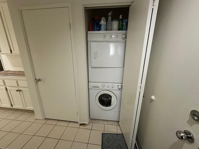 41694 Preston Trail Palm Desert, CA 92211 - Photo 16 of 20 a view of a storage and utility room with washer and dryer