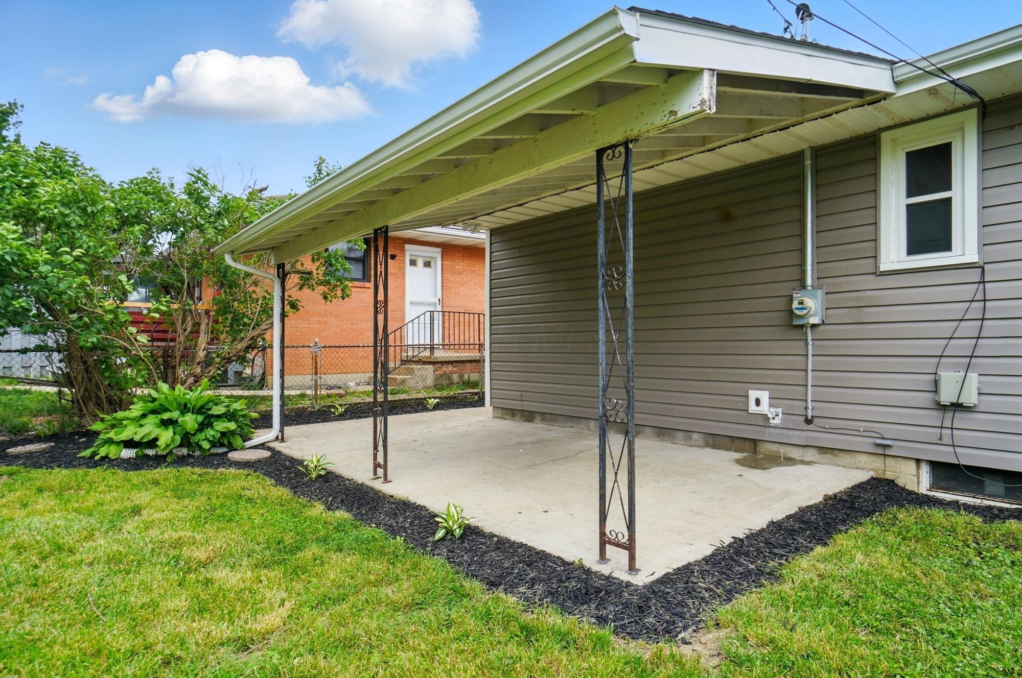 1105 Fordham Road Columbus, OH 43224 - Photo 43 of 52 Exterior Back Patio